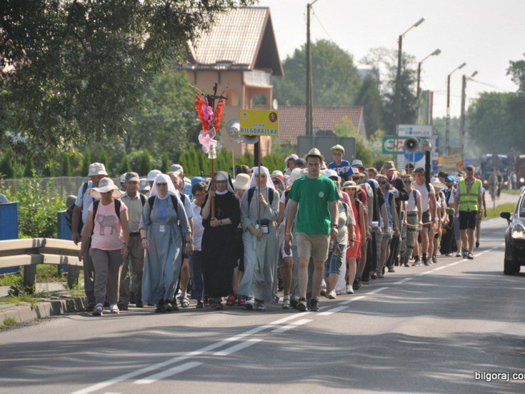 Biłgoraj ruszył na pątniczy szlak do Tronu Jasnogórskiej Pani (FOTO)