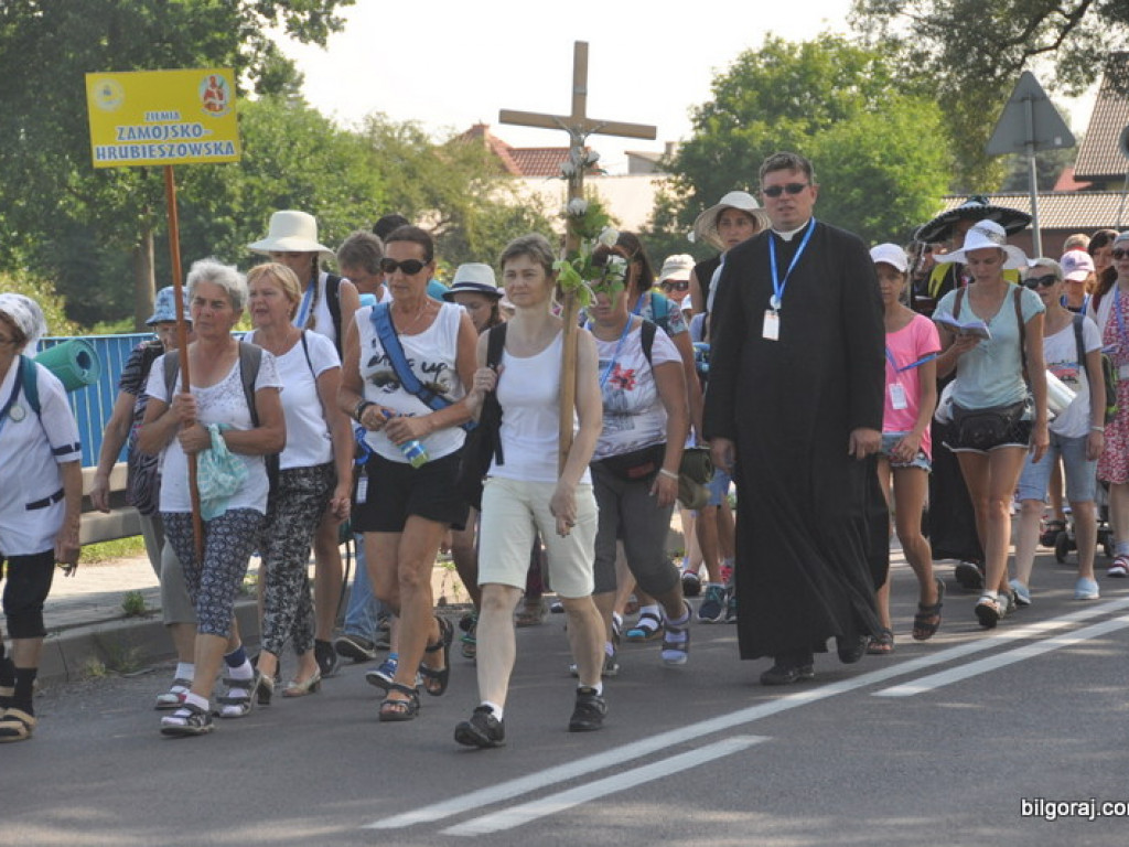 Biłgoraj ruszył na pątniczy szlak do Tronu Jasnogórskiej Pani (FOTO)