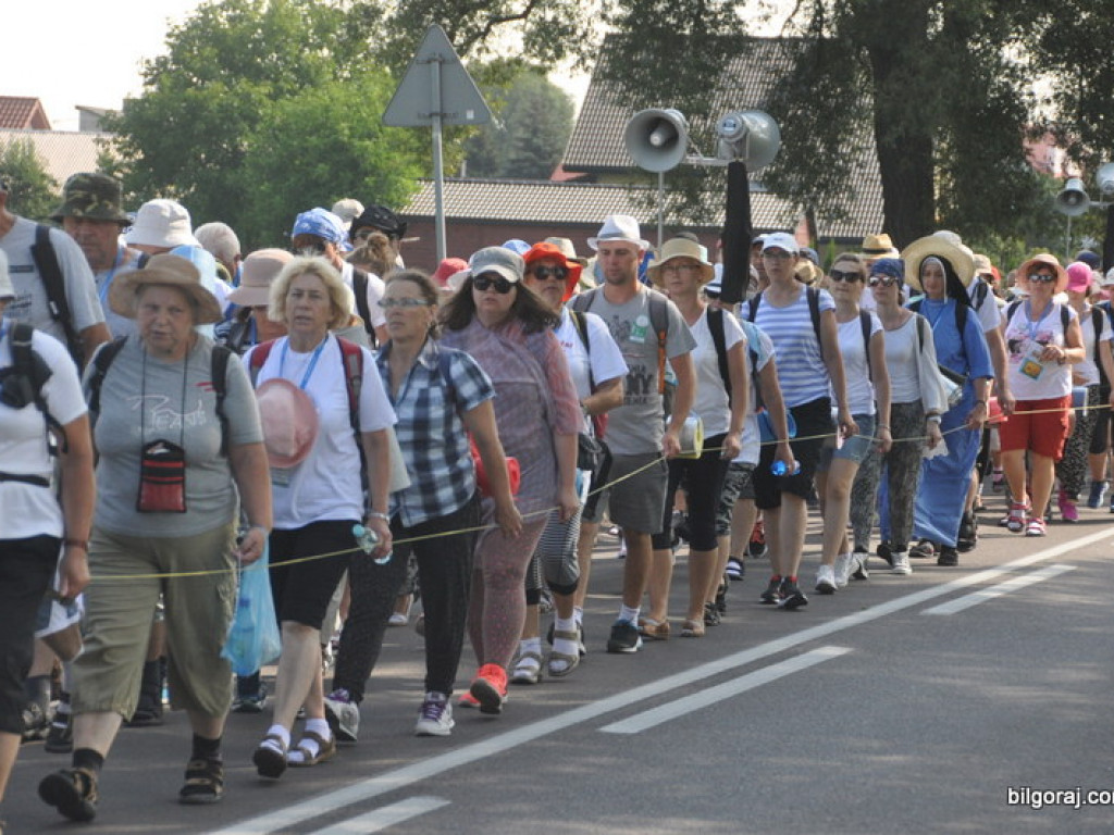 Biłgoraj ruszył na pątniczy szlak do Tronu Jasnogórskiej Pani (FOTO)