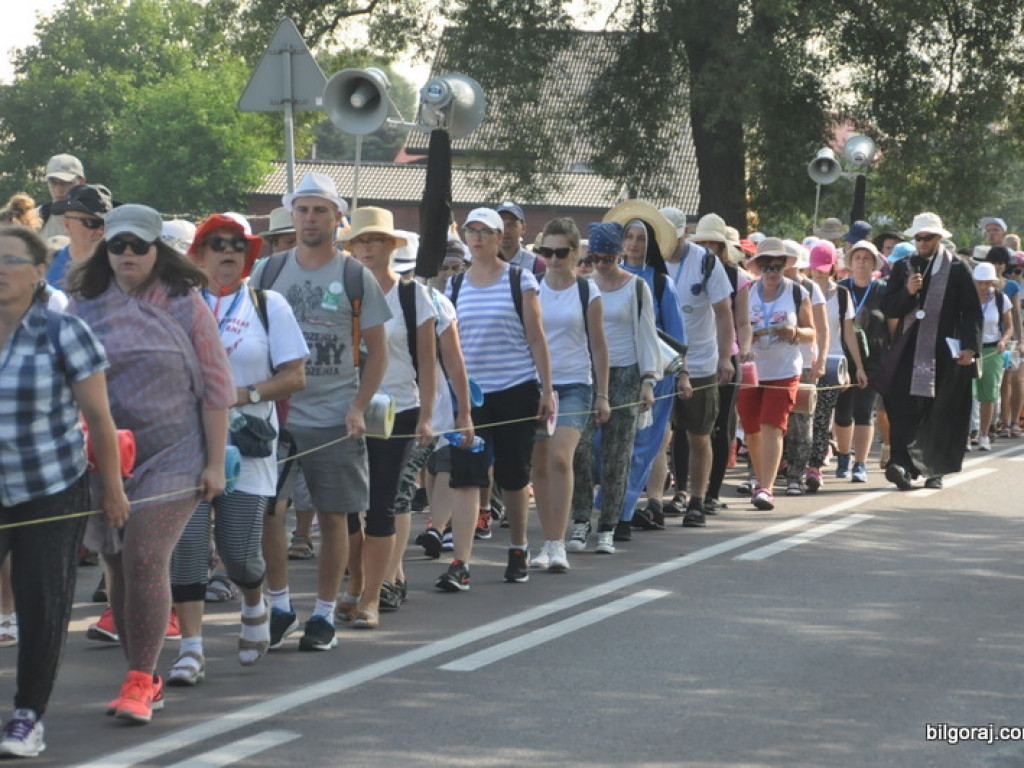 Biłgoraj ruszył na pątniczy szlak do Tronu Jasnogórskiej Pani (FOTO)