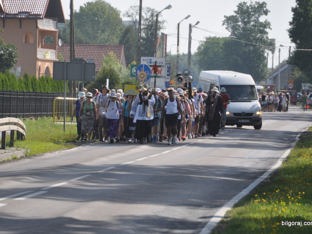 Biłgoraj ruszył na pątniczy szlak do Tronu Jasnogórskiej Pani (FOTO)