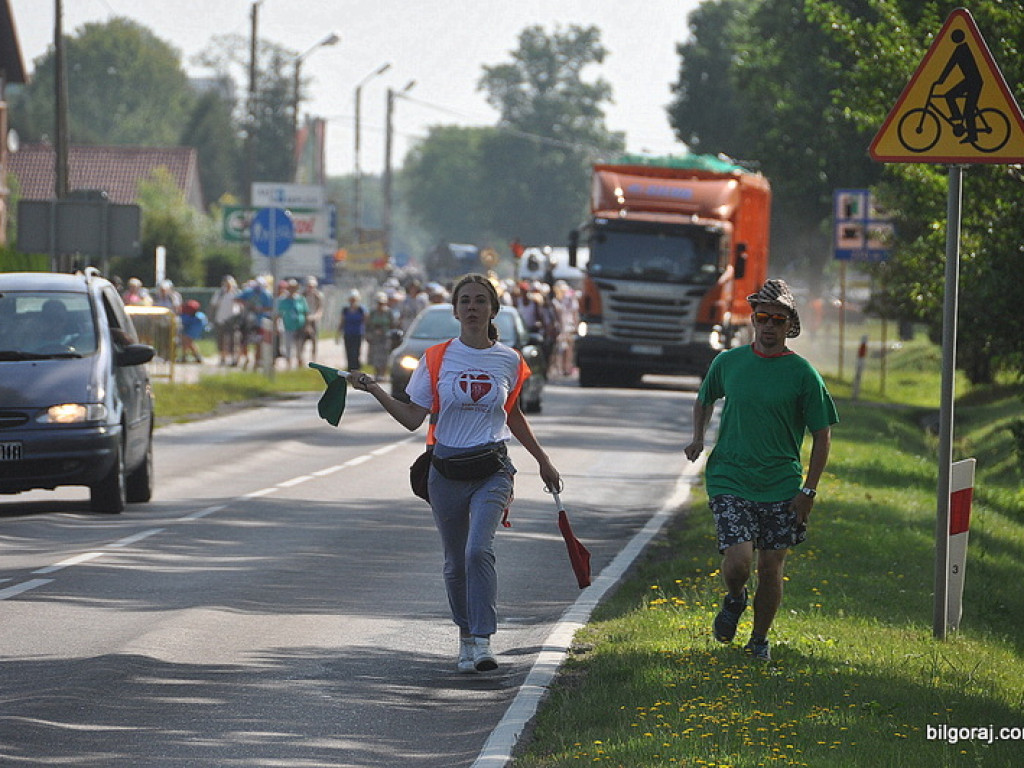 Biłgoraj ruszył na pątniczy szlak do Tronu Jasnogórskiej Pani (FOTO)