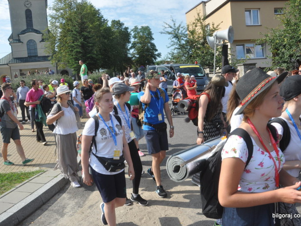 Biłgoraj ruszył na pątniczy szlak do Tronu Jasnogórskiej Pani (FOTO)