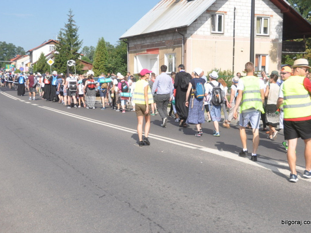 Biłgoraj ruszył na pątniczy szlak do Tronu Jasnogórskiej Pani (FOTO)