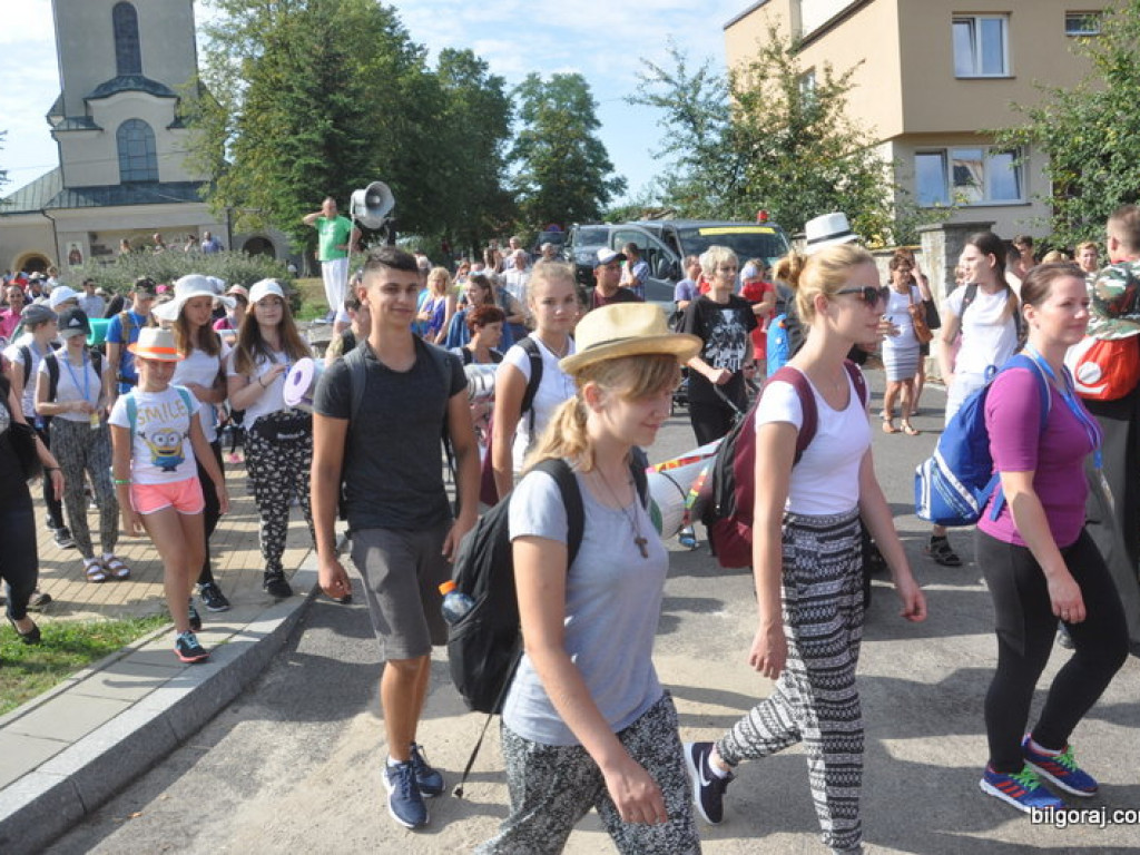 Biłgoraj ruszył na pątniczy szlak do Tronu Jasnogórskiej Pani (FOTO)