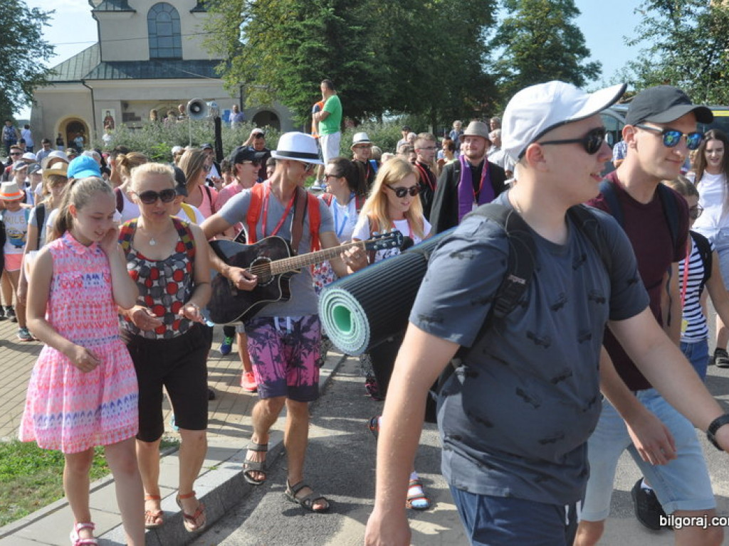 Biłgoraj ruszył na pątniczy szlak do Tronu Jasnogórskiej Pani (FOTO)
