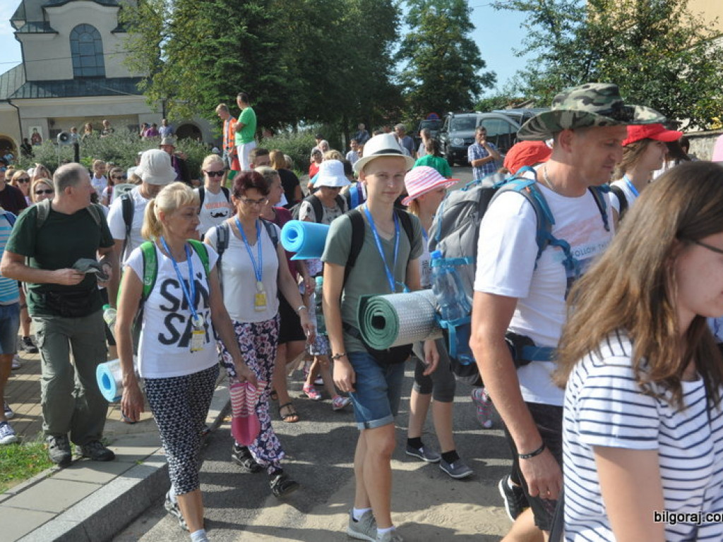Biłgoraj ruszył na pątniczy szlak do Tronu Jasnogórskiej Pani (FOTO)