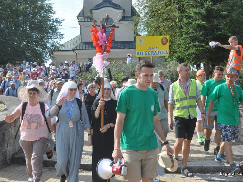Biłgoraj ruszył na pątniczy szlak do Tronu Jasnogórskiej Pani (FOTO)