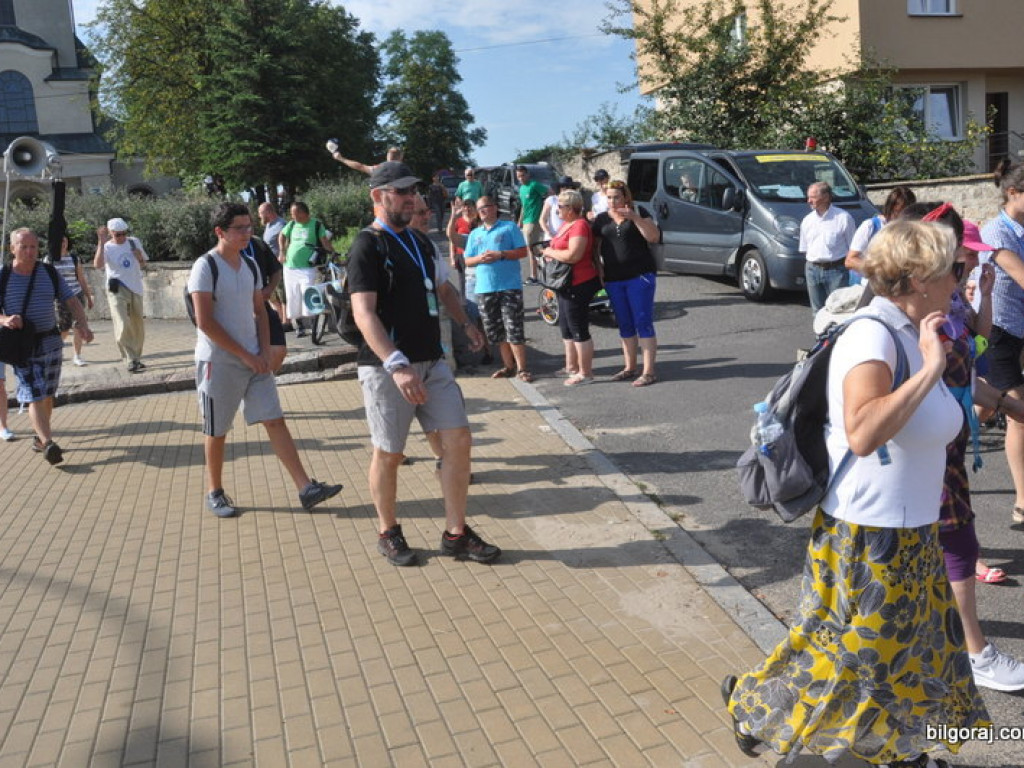 Biłgoraj ruszył na pątniczy szlak do Tronu Jasnogórskiej Pani (FOTO)