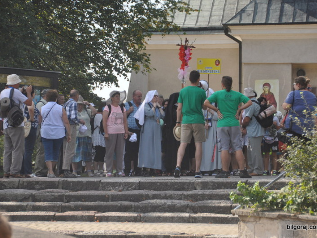 Biłgoraj ruszył na pątniczy szlak do Tronu Jasnogórskiej Pani (FOTO)