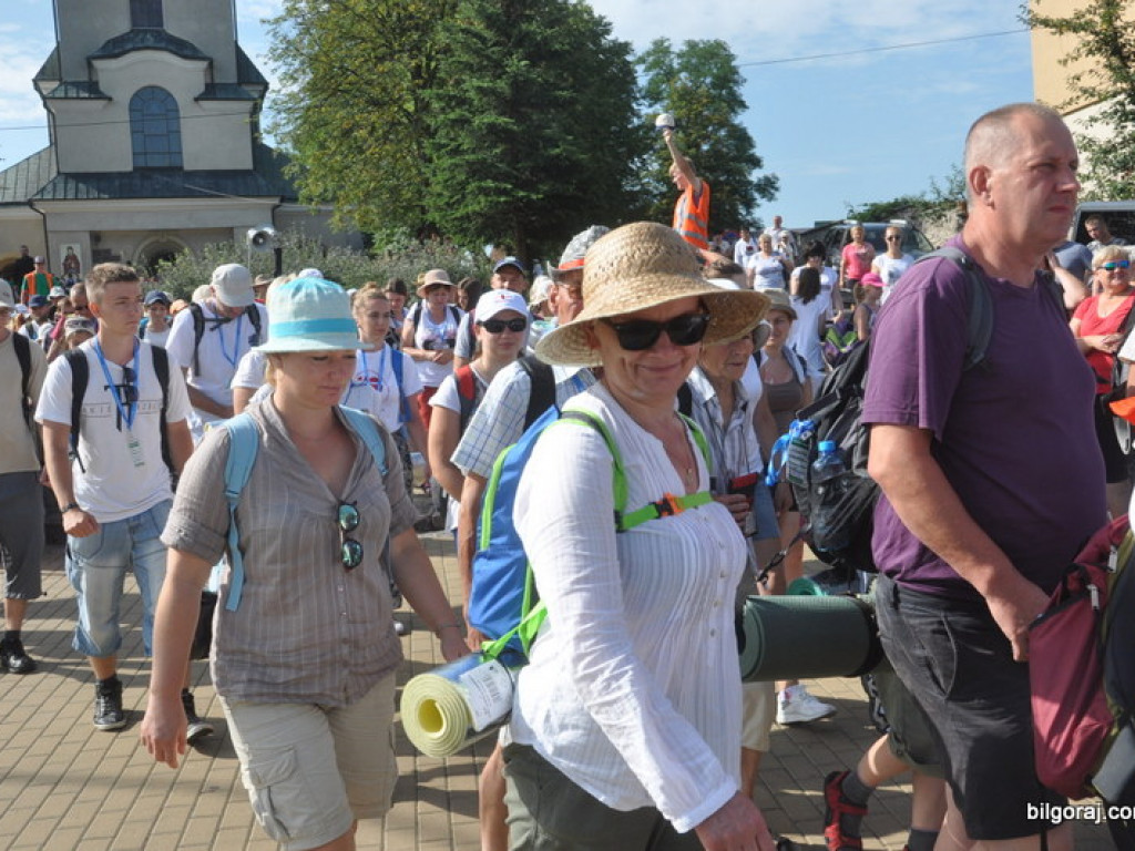Biłgoraj ruszył na pątniczy szlak do Tronu Jasnogórskiej Pani (FOTO)