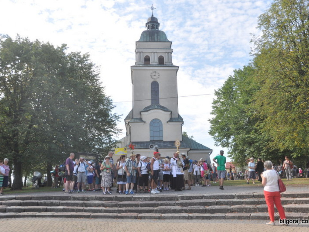 Biłgoraj ruszył na pątniczy szlak do Tronu Jasnogórskiej Pani (FOTO)