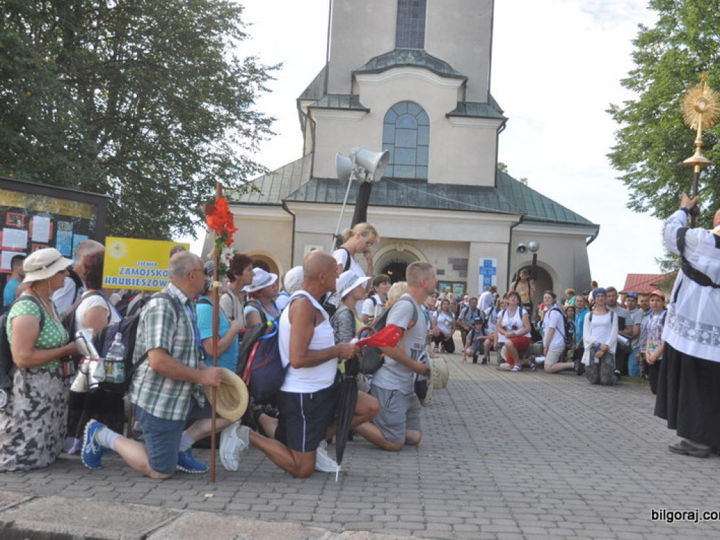 Biłgoraj ruszył na pątniczy szlak do Tronu Jasnogórskiej Pani (FOTO)