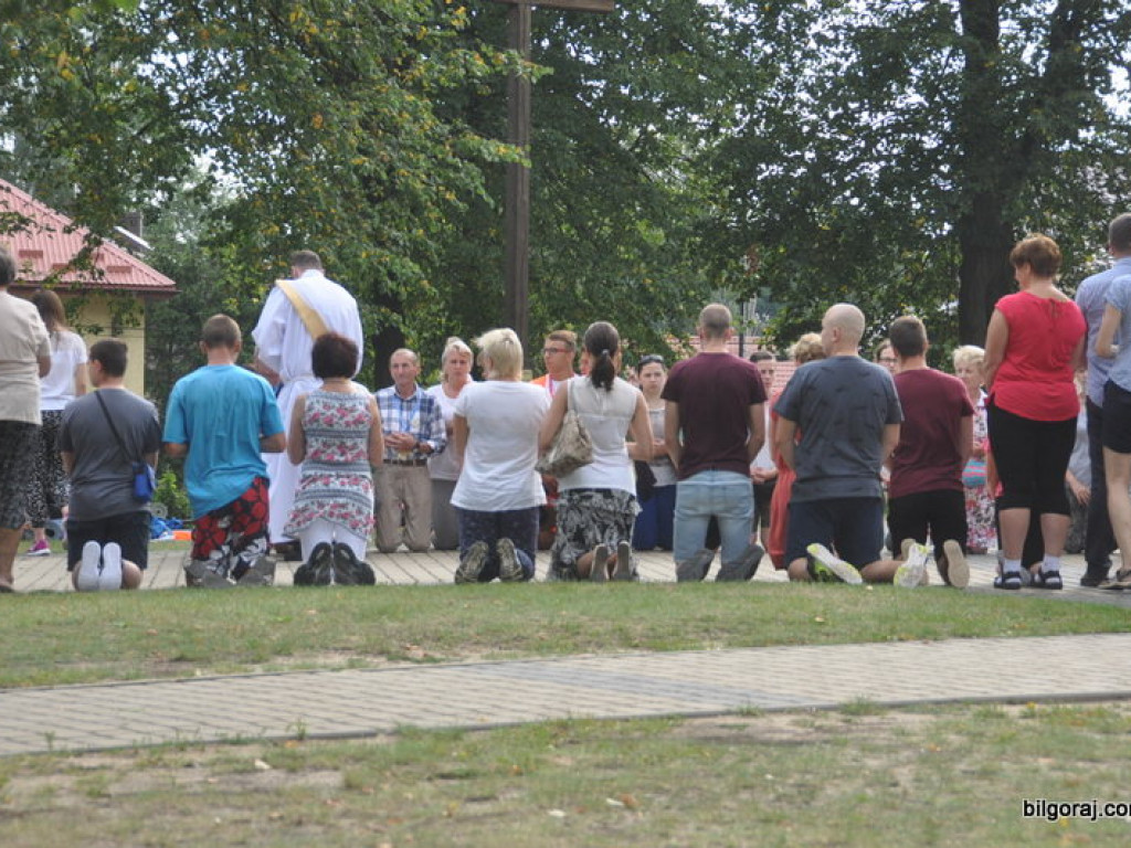Biłgoraj ruszył na pątniczy szlak do Tronu Jasnogórskiej Pani (FOTO)