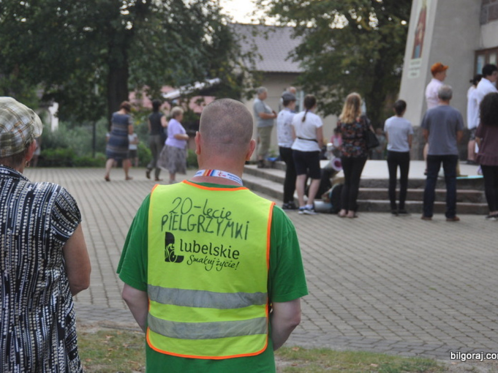 Biłgoraj ruszył na pątniczy szlak do Tronu Jasnogórskiej Pani (FOTO)