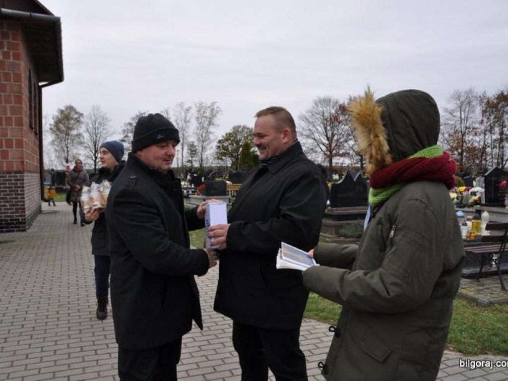 W Gminie Łukowa na cmentarzach kwestowano po raz szesnasty (FOTO)