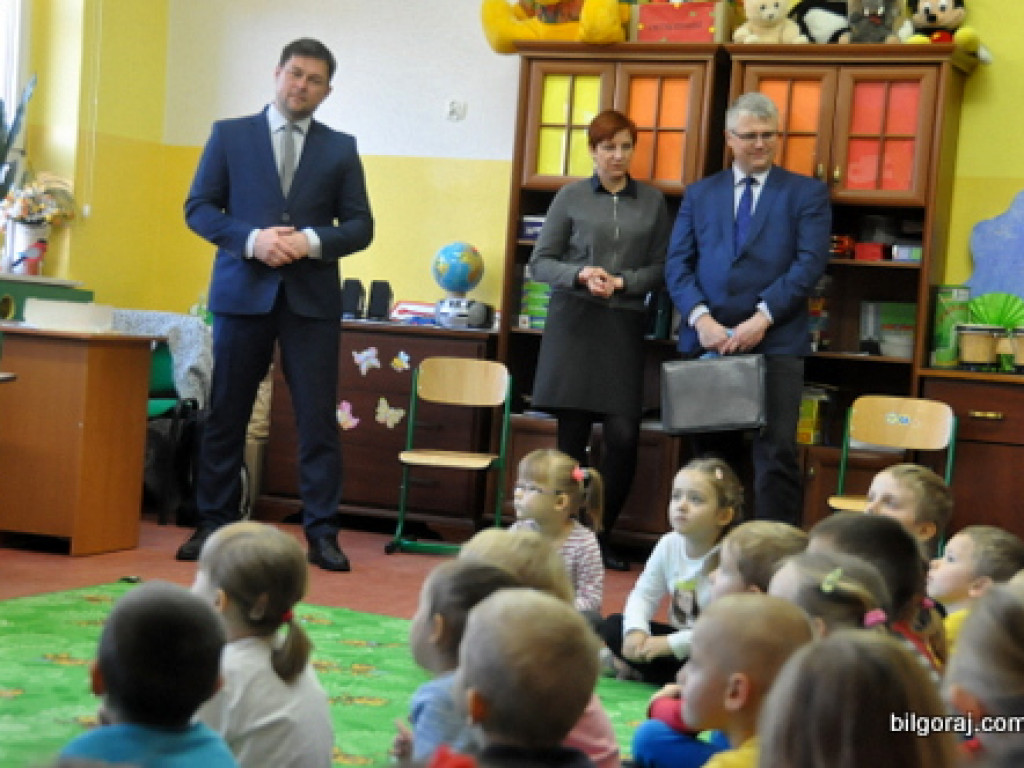 Noś odblaski, bądź widoczny - akcja posła Piotra Olszówki (FOTO)