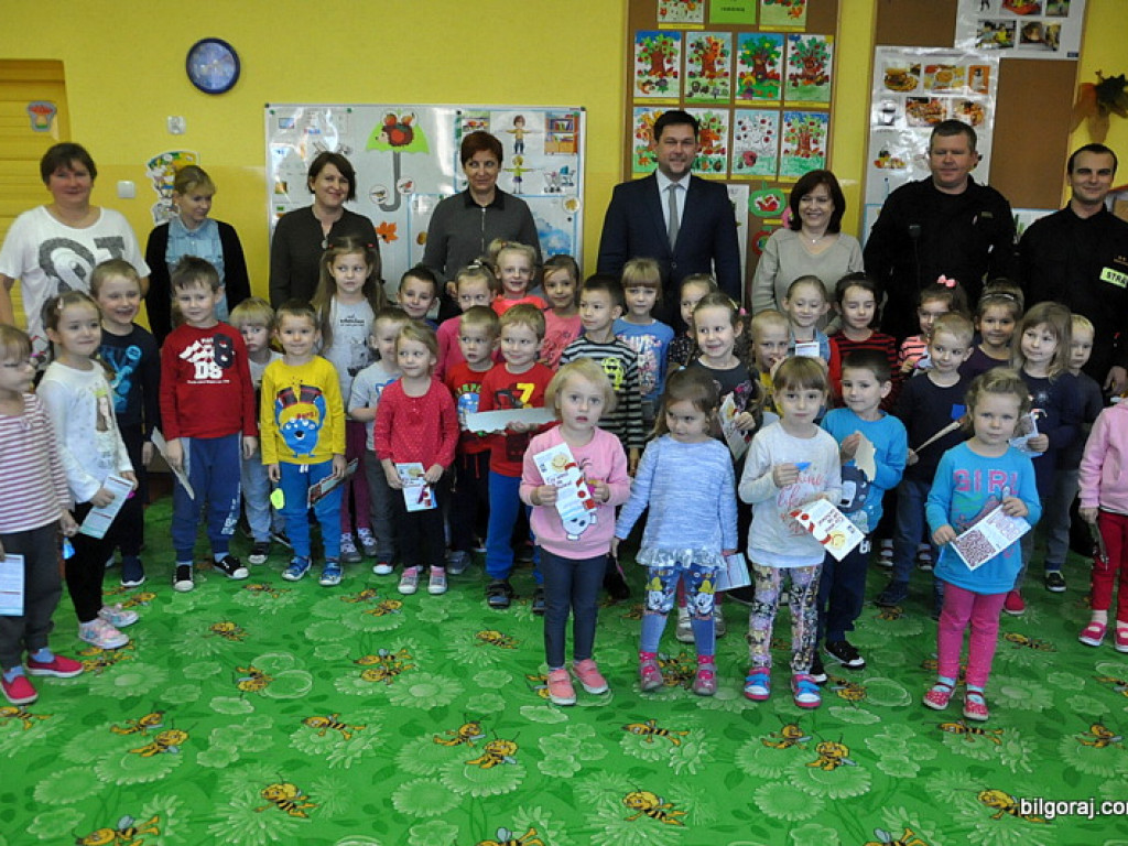 Noś odblaski, bądź widoczny - akcja posła Piotra Olszówki (FOTO)