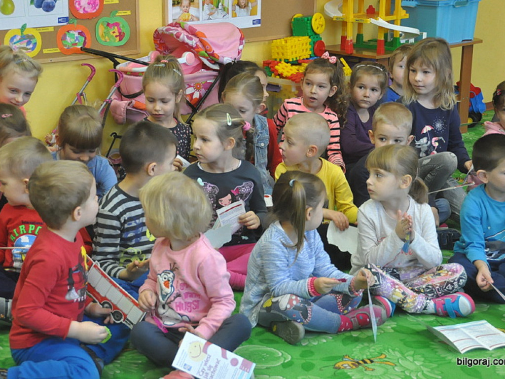 Noś odblaski, bądź widoczny - akcja posła Piotra Olszówki (FOTO)