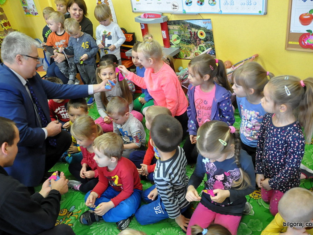 Noś odblaski, bądź widoczny - akcja posła Piotra Olszówki (FOTO)