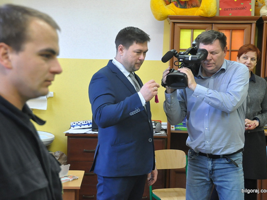 Noś odblaski, bądź widoczny - akcja posła Piotra Olszówki (FOTO)