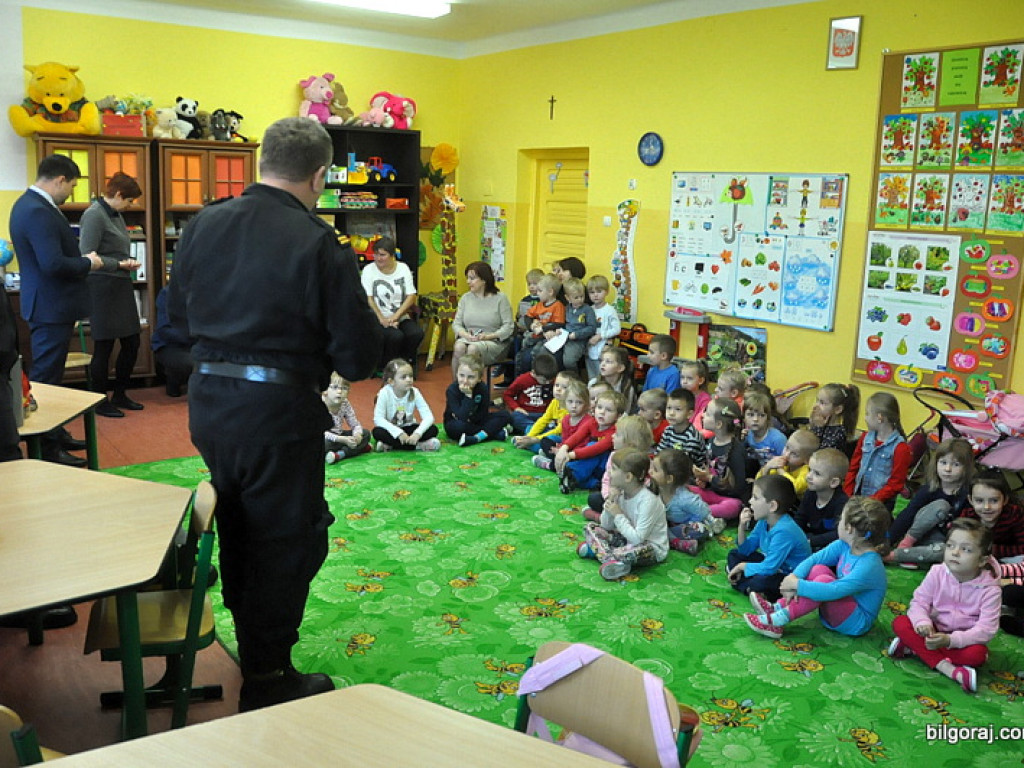 Noś odblaski, bądź widoczny - akcja posła Piotra Olszówki (FOTO)
