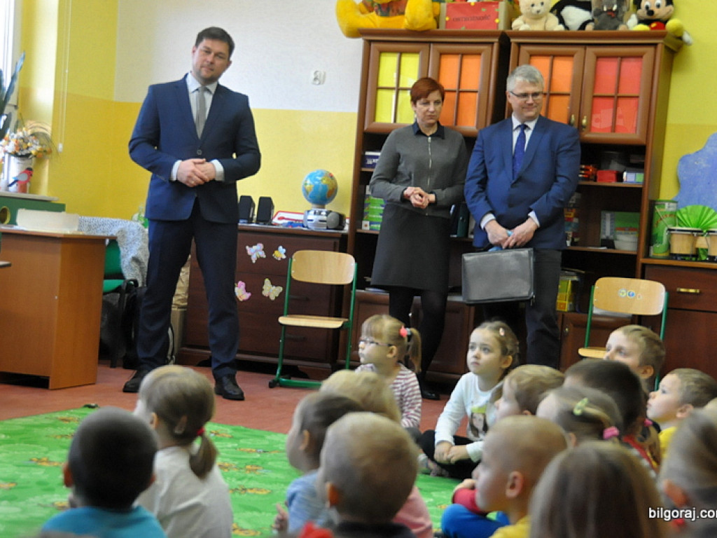 Noś odblaski, bądź widoczny - akcja posła Piotra Olszówki (FOTO)