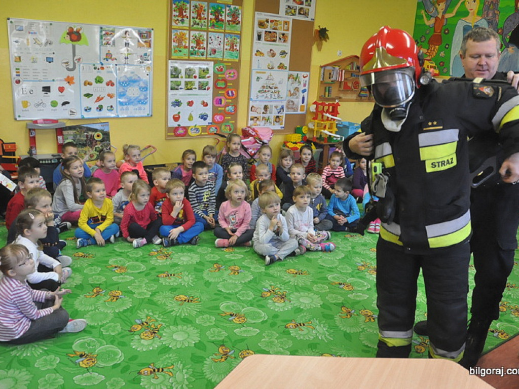 Noś odblaski, bądź widoczny - akcja posła Piotra Olszówki (FOTO)