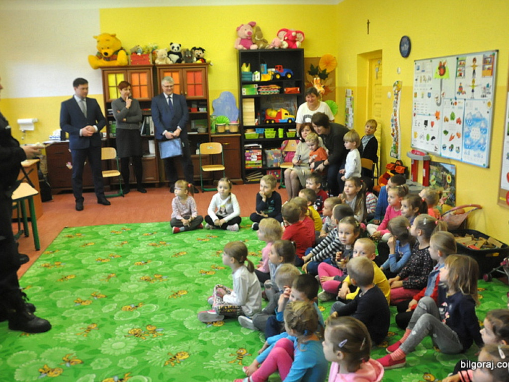 Noś odblaski, bądź widoczny - akcja posła Piotra Olszówki (FOTO)