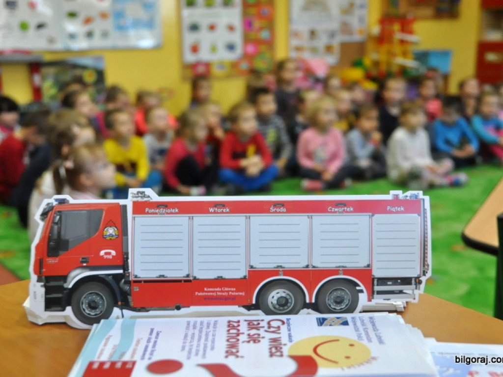 Noś odblaski, bądź widoczny - akcja posła Piotra Olszówki (FOTO)