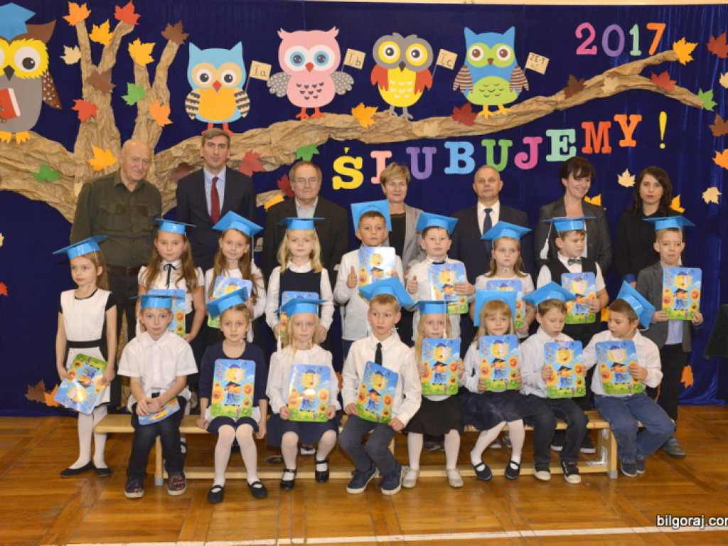 Ślubowanie uczniów klas I w Szkole Podstawowej Nr 3 z Oddziałami Integracyjnymi w Biłgoraju (FOTO)