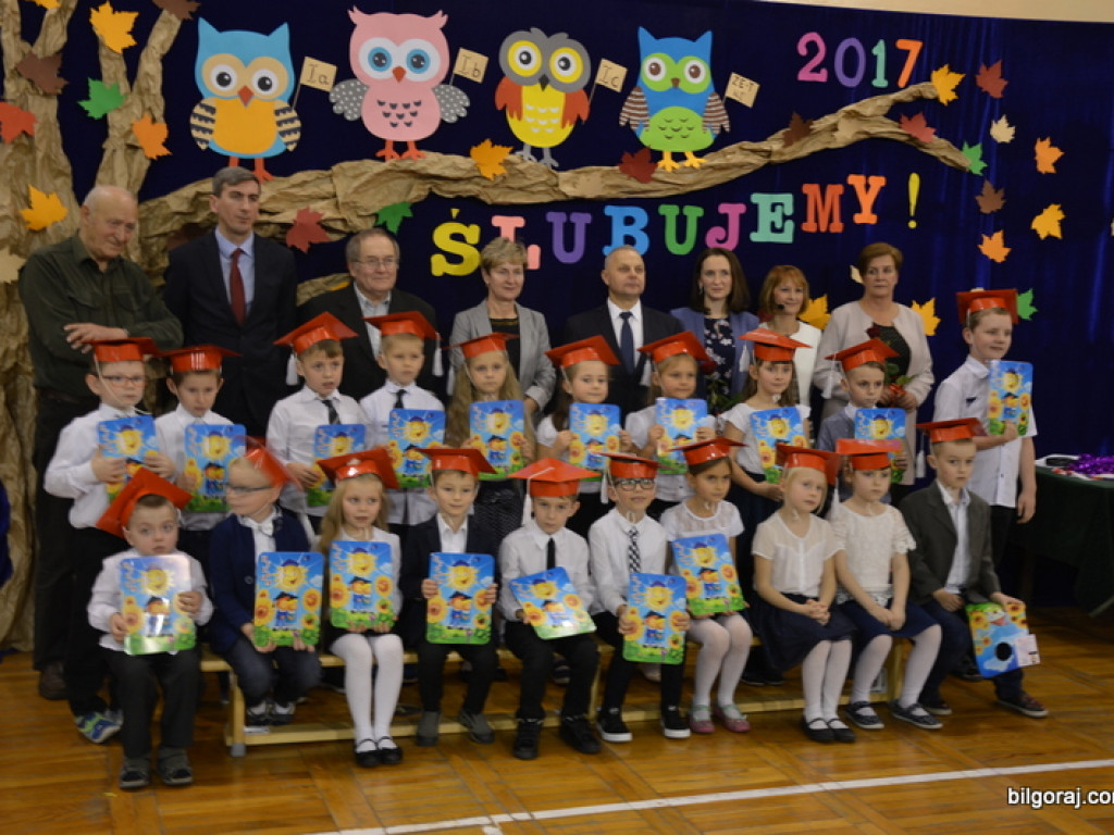 Ślubowanie uczniów klas I w Szkole Podstawowej Nr 3 z Oddziałami Integracyjnymi w Biłgoraju (FOTO)