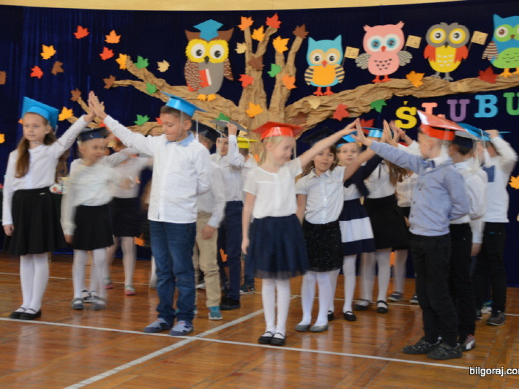 Ślubowanie uczniów klas I w Szkole Podstawowej Nr 3 z Oddziałami Integracyjnymi w Biłgoraju (FOTO)