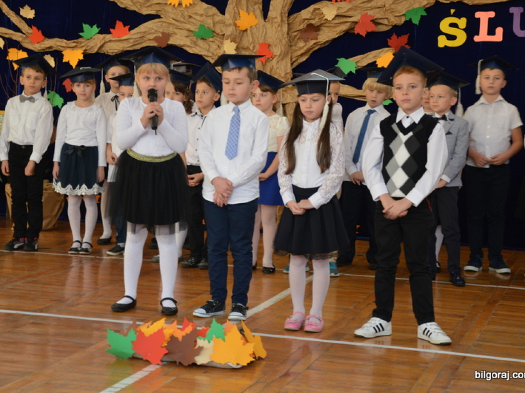 Ślubowanie uczniów klas I w Szkole Podstawowej Nr 3 z Oddziałami Integracyjnymi w Biłgoraju (FOTO)