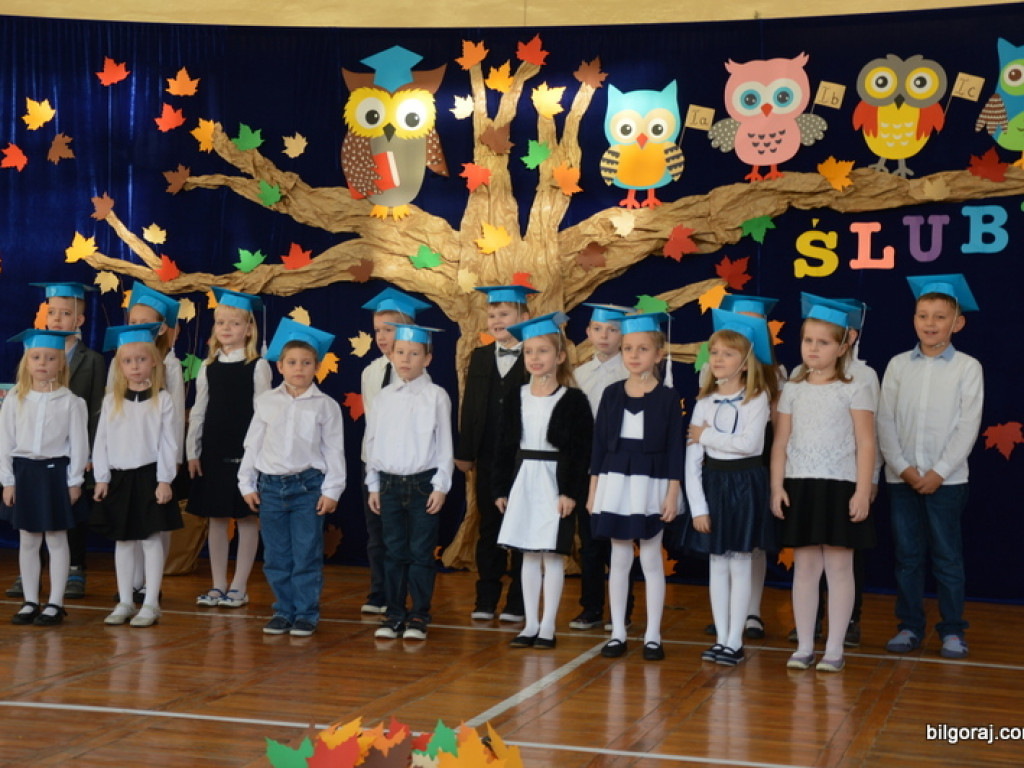Ślubowanie uczniów klas I w Szkole Podstawowej Nr 3 z Oddziałami Integracyjnymi w Biłgoraju (FOTO)