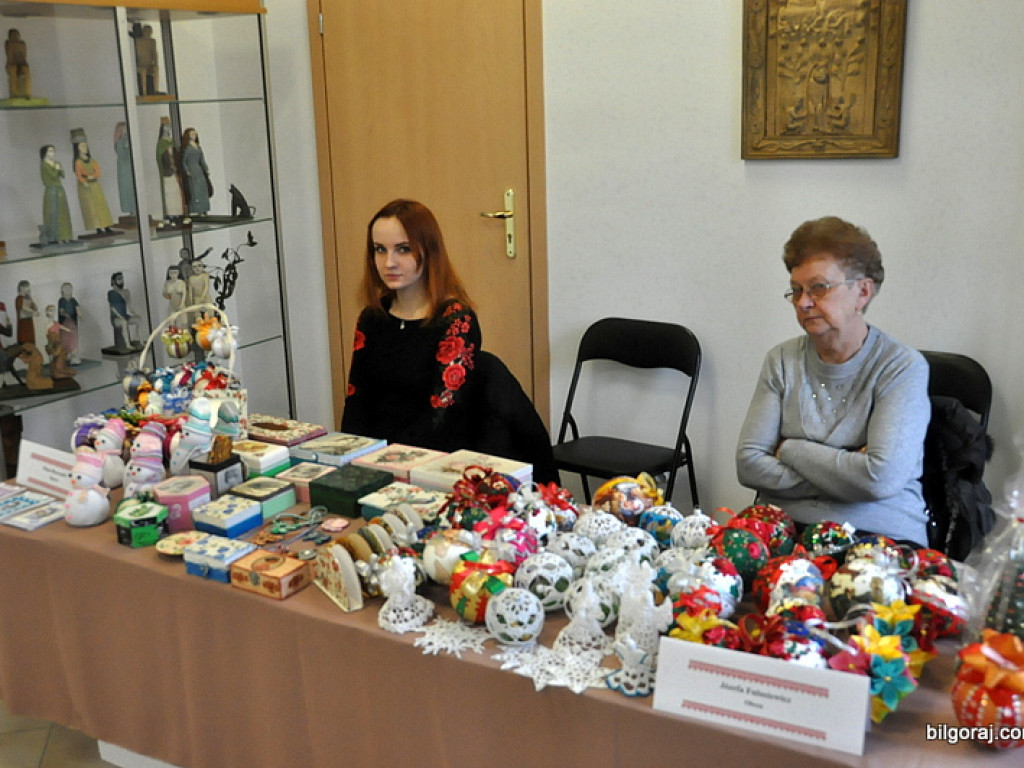 Kiermasz świąteczny w MZB (FOTO)