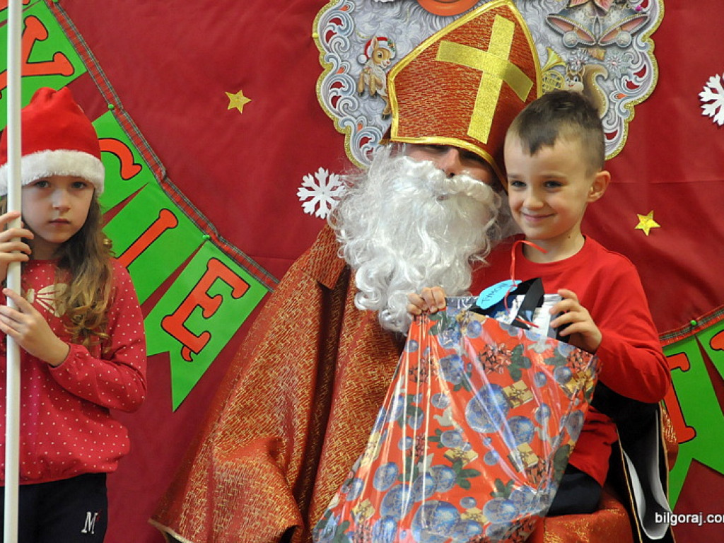 Święty Mikołaj w Katolickim Przedszkolu w Biłgoraju (FOTO)
