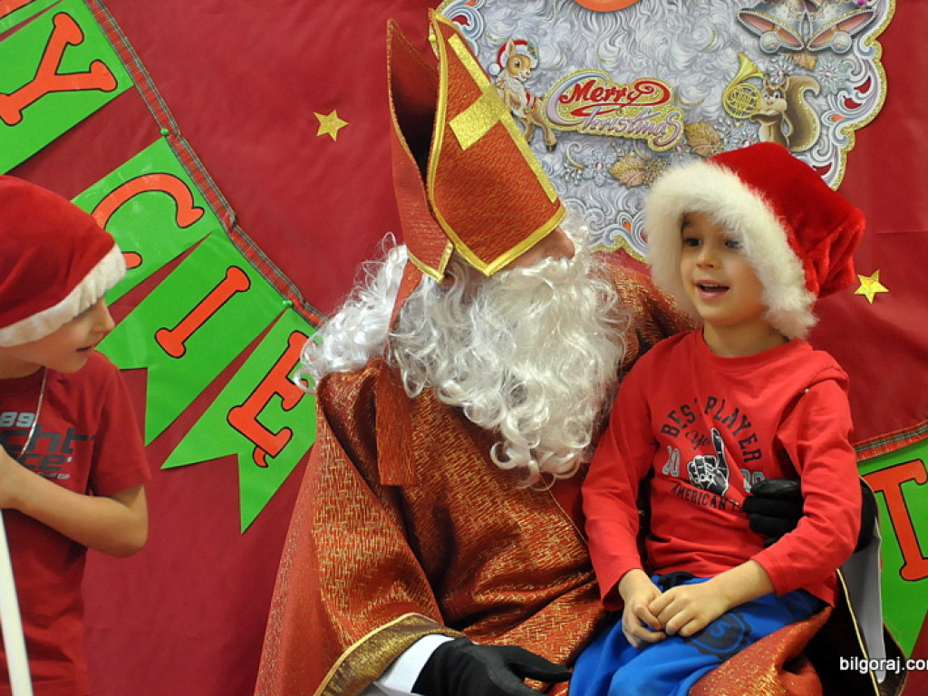 Święty Mikołaj w Katolickim Przedszkolu w Biłgoraju (FOTO)