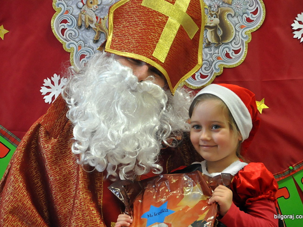 Święty Mikołaj w Katolickim Przedszkolu w Biłgoraju (FOTO)