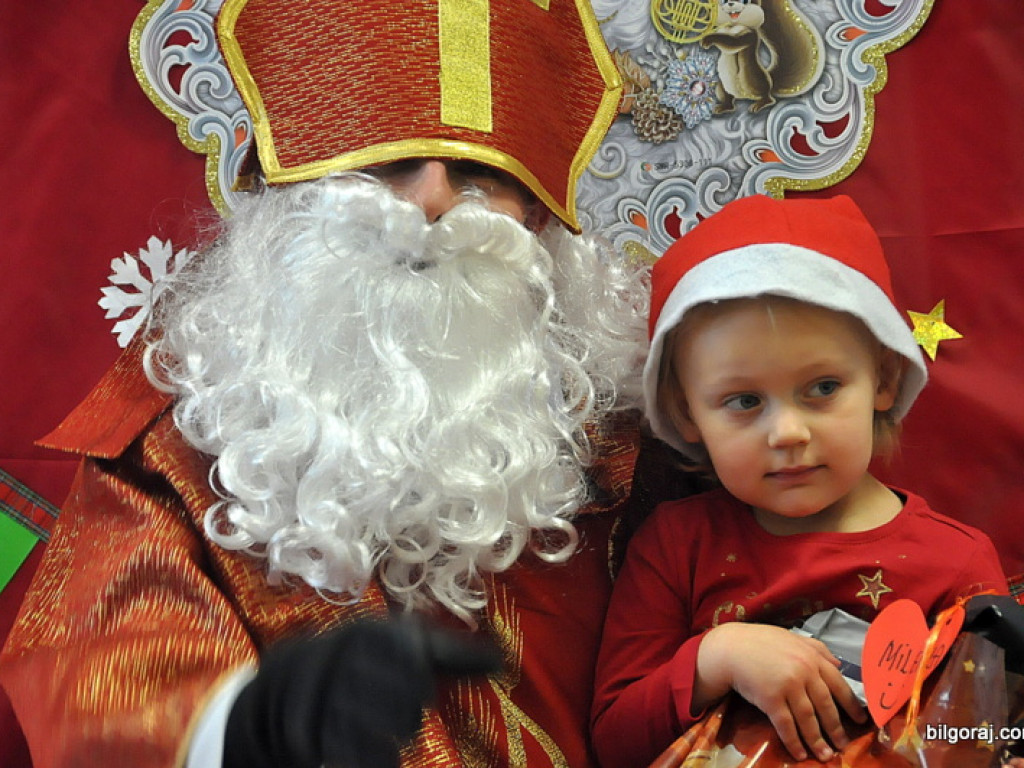 Święty Mikołaj w Katolickim Przedszkolu w Biłgoraju (FOTO)