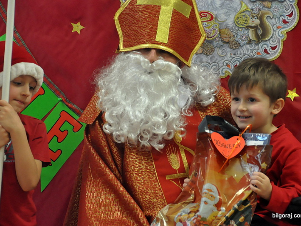 Święty Mikołaj w Katolickim Przedszkolu w Biłgoraju (FOTO)