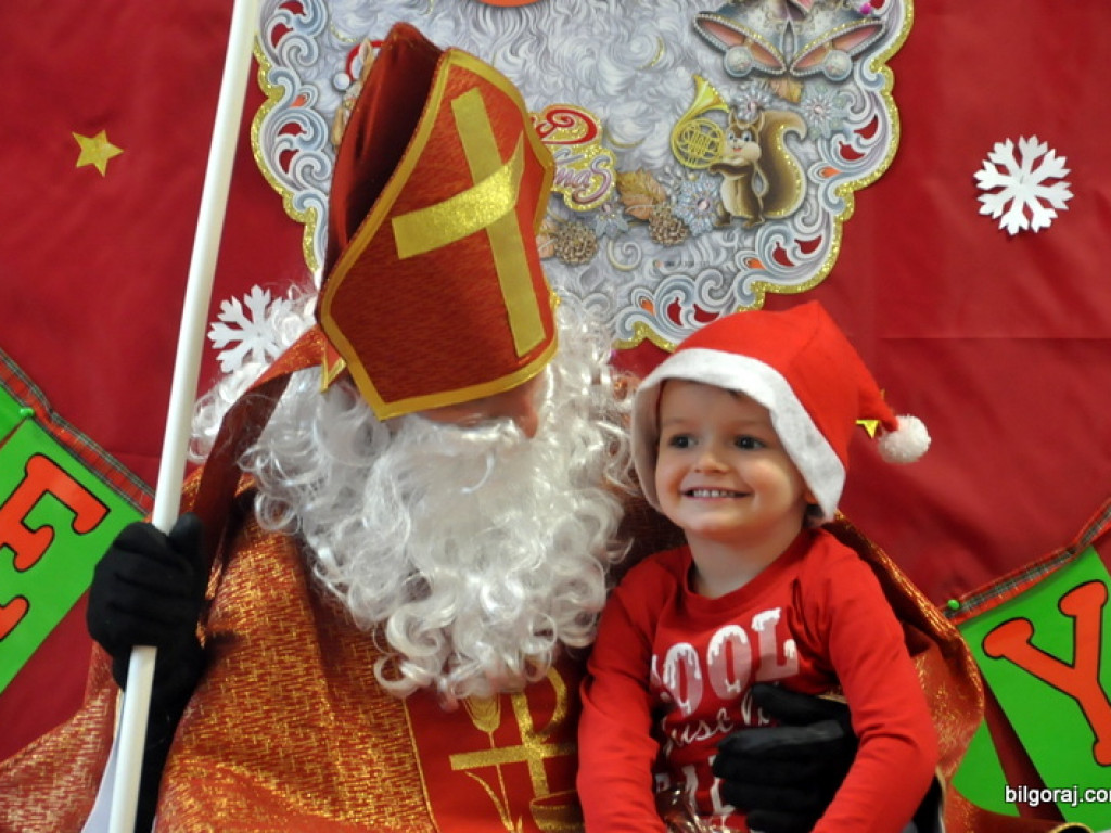 Święty Mikołaj w Katolickim Przedszkolu w Biłgoraju (FOTO)
