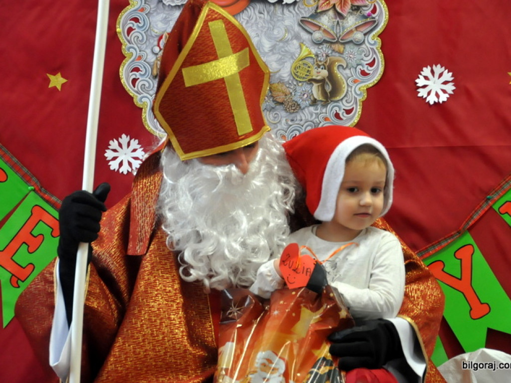 Święty Mikołaj w Katolickim Przedszkolu w Biłgoraju (FOTO)