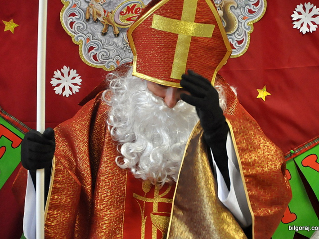 Święty Mikołaj w Katolickim Przedszkolu w Biłgoraju (FOTO)