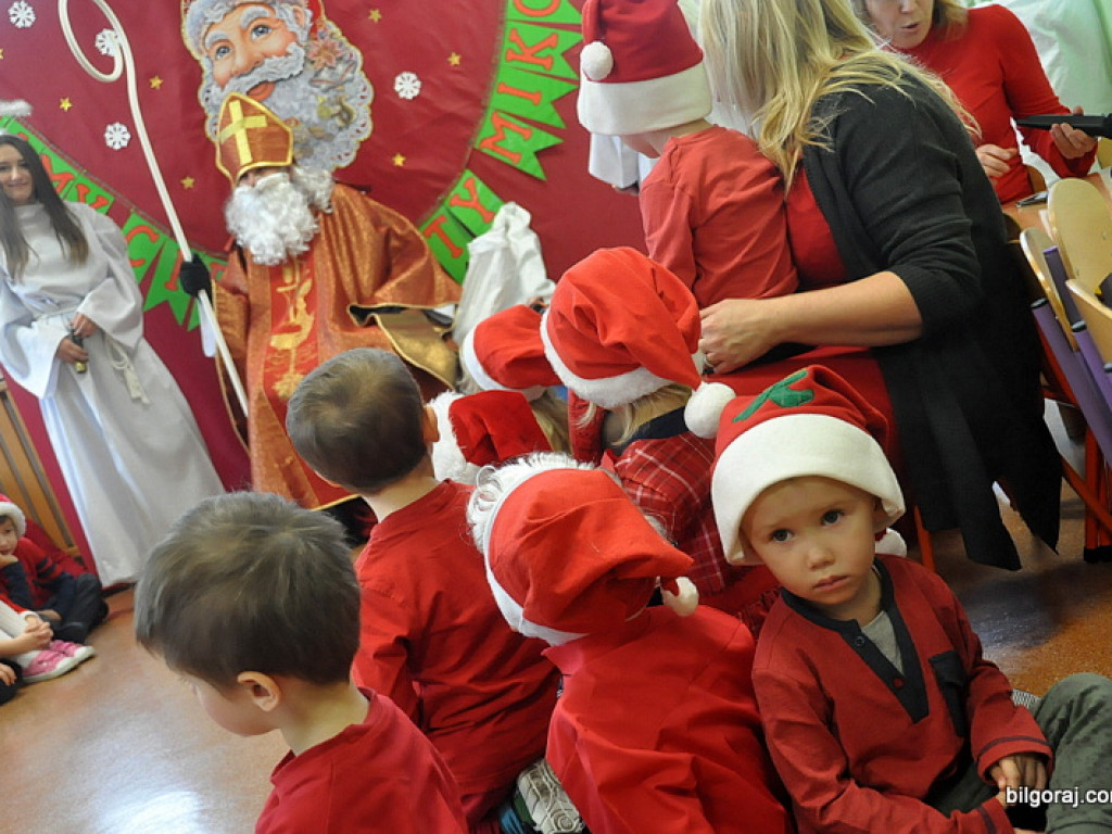 Święty Mikołaj w Katolickim Przedszkolu w Biłgoraju (FOTO)