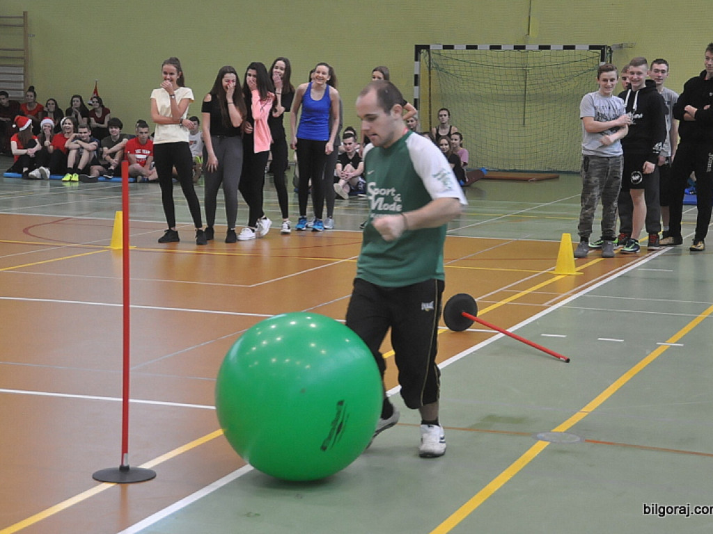 Mikołajkowy festyn sportowy dla Jagody w ZSBiO (FOTO)