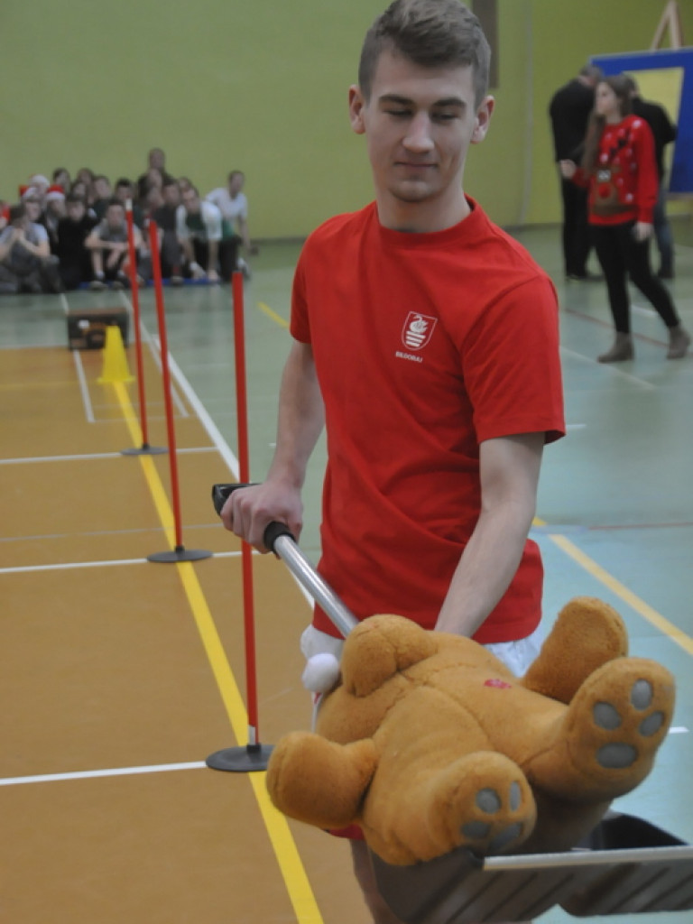 Mikołajkowy festyn sportowy dla Jagody w ZSBiO (FOTO)