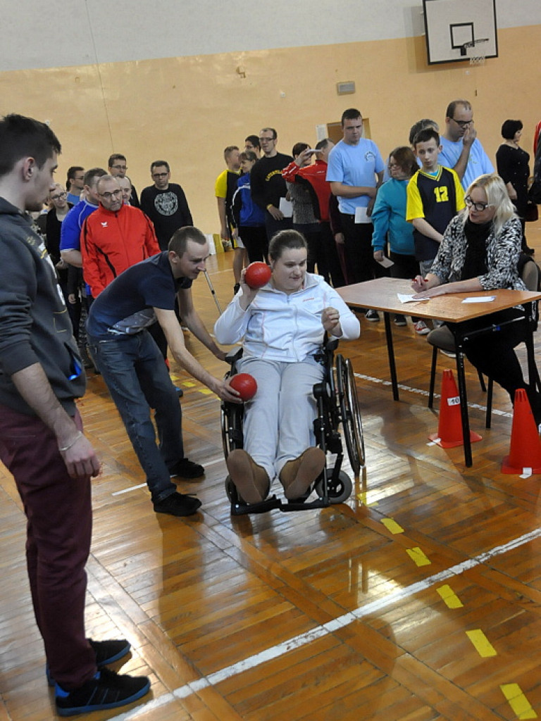XVI Mikołajkowy Turniej Sportowy Osób Niepełnosprawnych (FOTO)