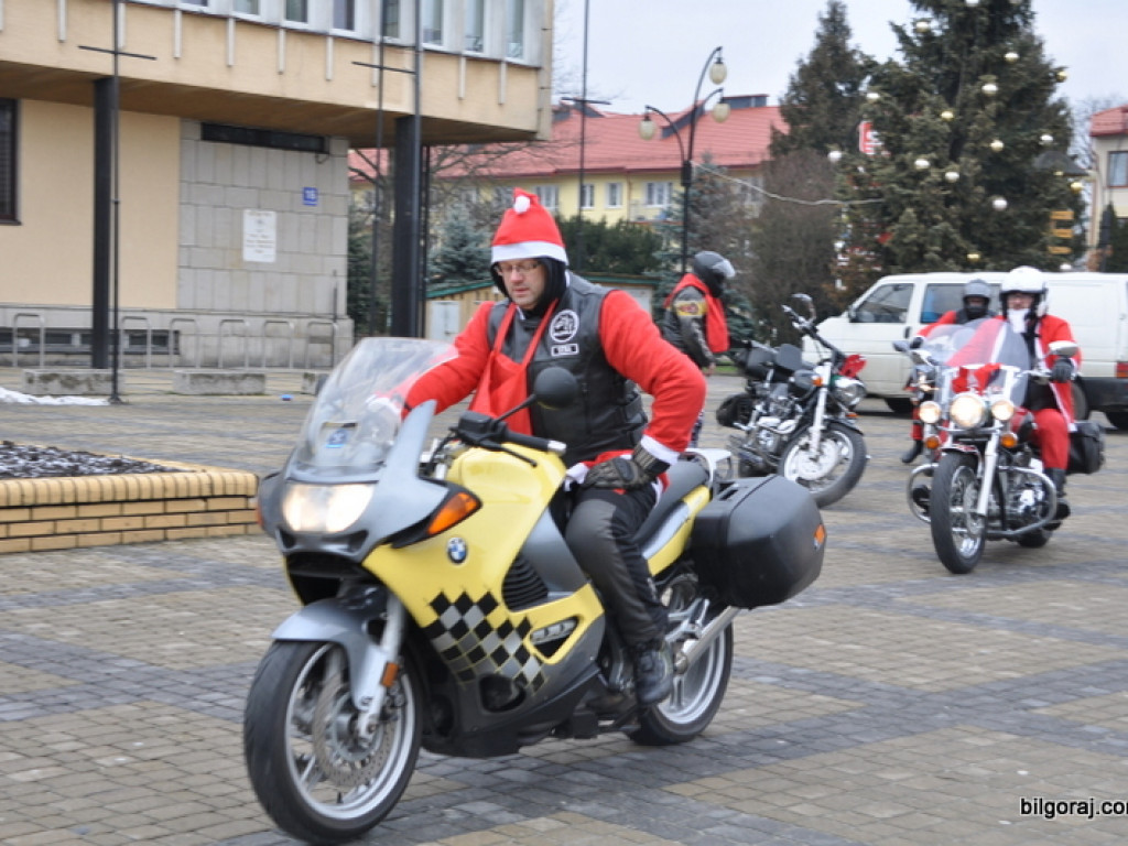Mikołaje na motocyklach ruszyli sprawiać dzieciom przyjemność (FOTO)