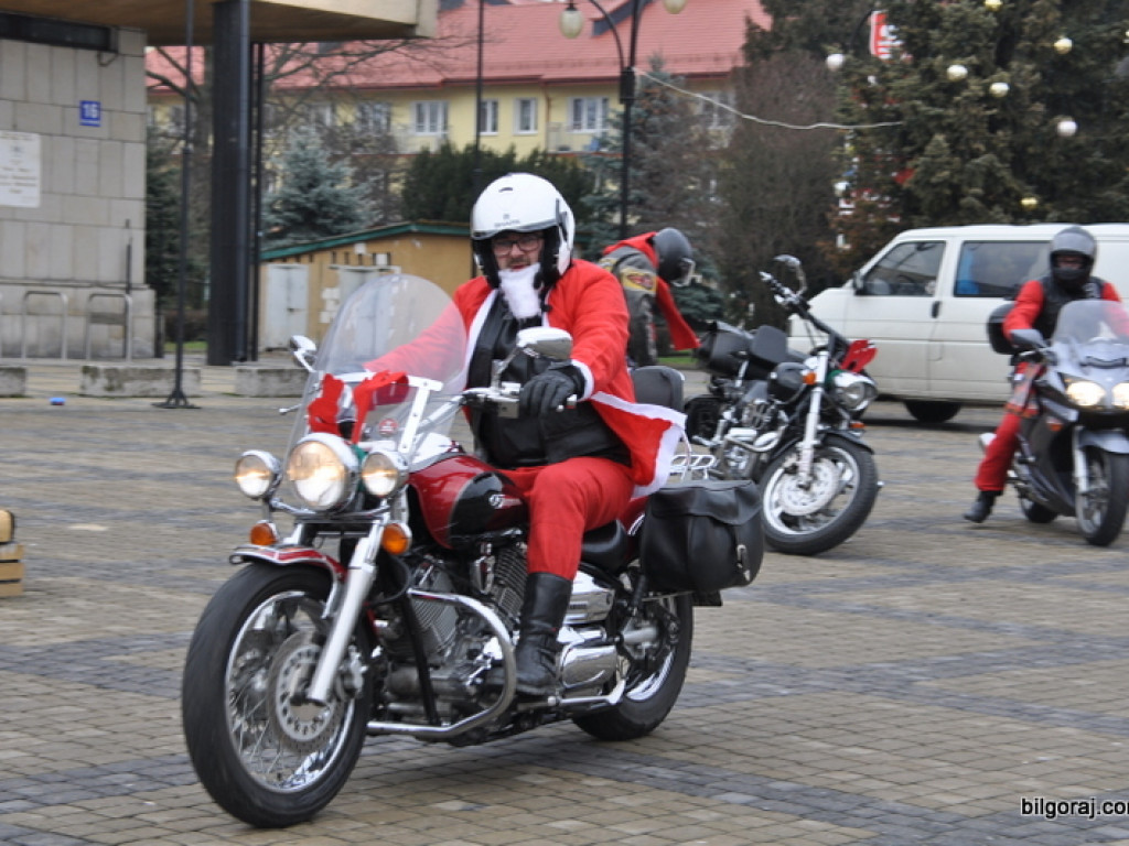 Mikołaje na motocyklach ruszyli sprawiać dzieciom przyjemność (FOTO)
